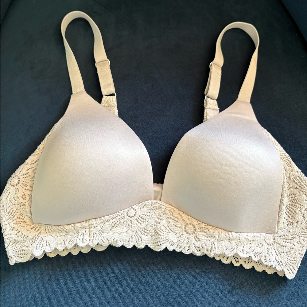 Aerie wireless- Cream Lace Bra 32B